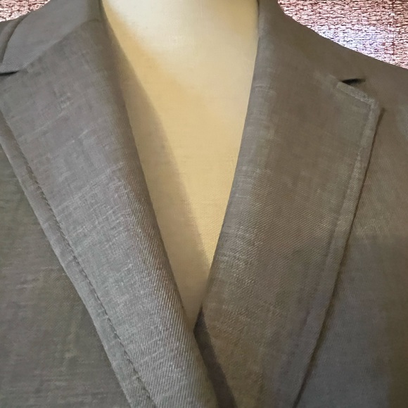 Office wear, Gray Jone’s Studio blazer. - Picture 2 of 6